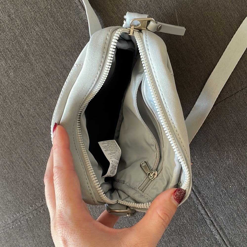 NWOT Vooray Small Grey Crossbody Bag - Picture 8 of 13